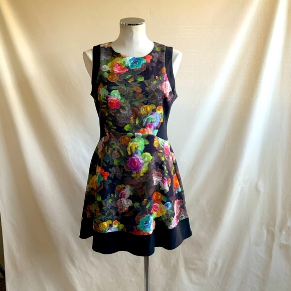 Fab’rik Floral sleeveless dress with a flared skirt - Picture 1 of 4